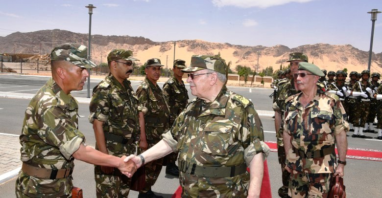 الفريق أحمد قايد صالح قائد أركان الجيش الجزائري نائب وزير الدفاع