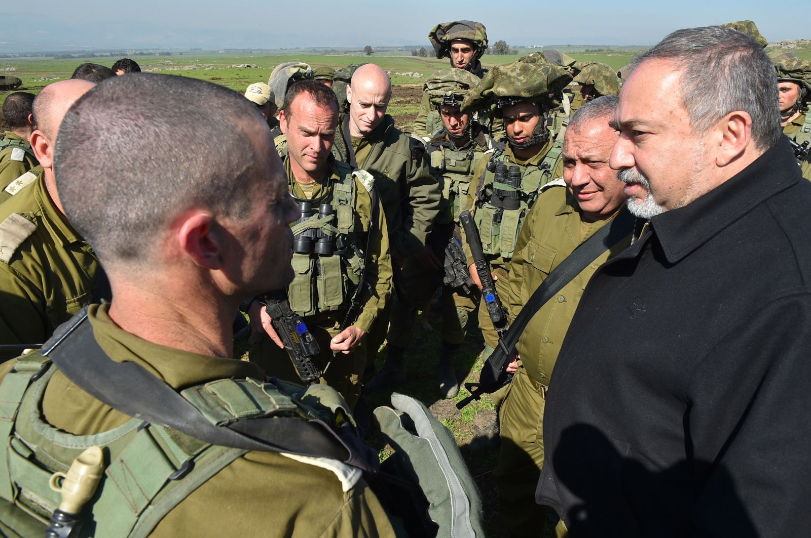 وزير الدفاع الاسرائيلي مع قوات اسرائيلية في الجولان السوري المحتل