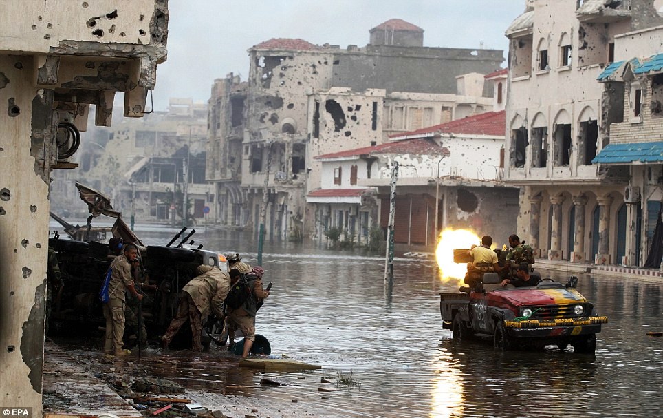 الحرب الليبية بدعم من الناتو خلفت دمارا هائلا وأعقبتها فوضى لا تنتهي