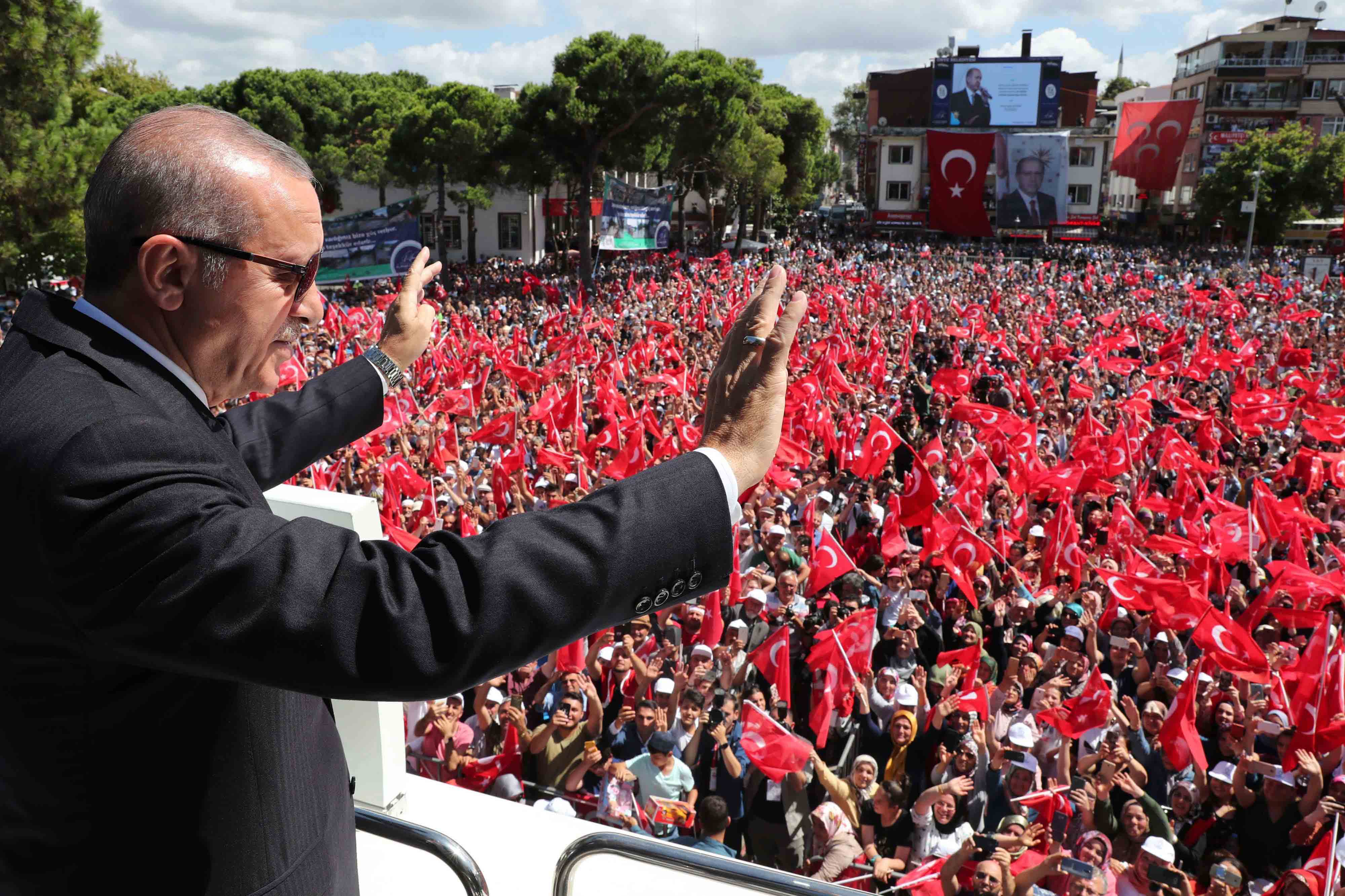 أردوغان يريد اخفاء الأزمة