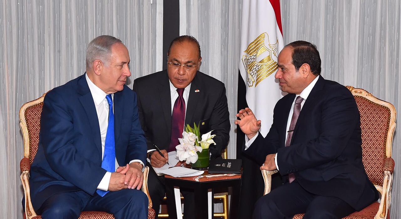 الرئيس المصري عبدالفتاح السيسي ورئيس الوزراء الاسرائيلي بنيامين نتنياهو