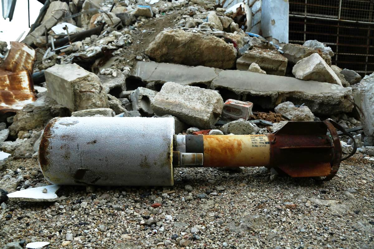 اسطوانة لغاز الكلور اسقطها النظام السوري على احدى مناطق المعارضة السورية
