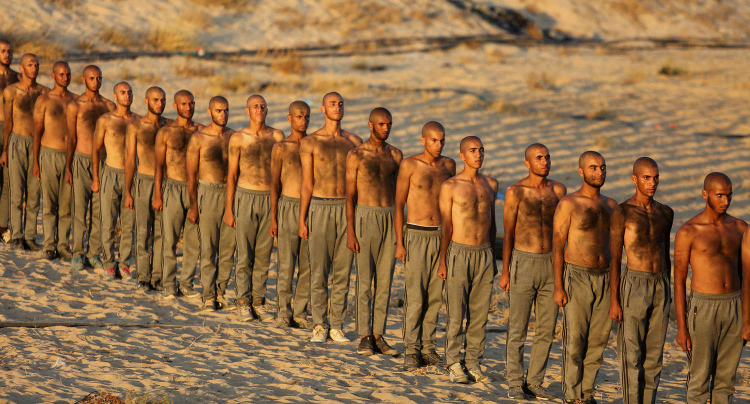 تدريبات عسكرية لطلبة مدارس في مخيم خان يونس في غزة