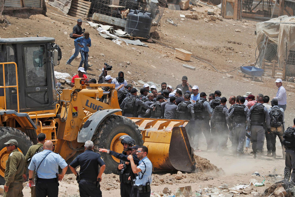 السلطات الاسرائيلية هدمت العديد من القرى الفلسطينية ضمن سياسة التوسع الاستيطاني