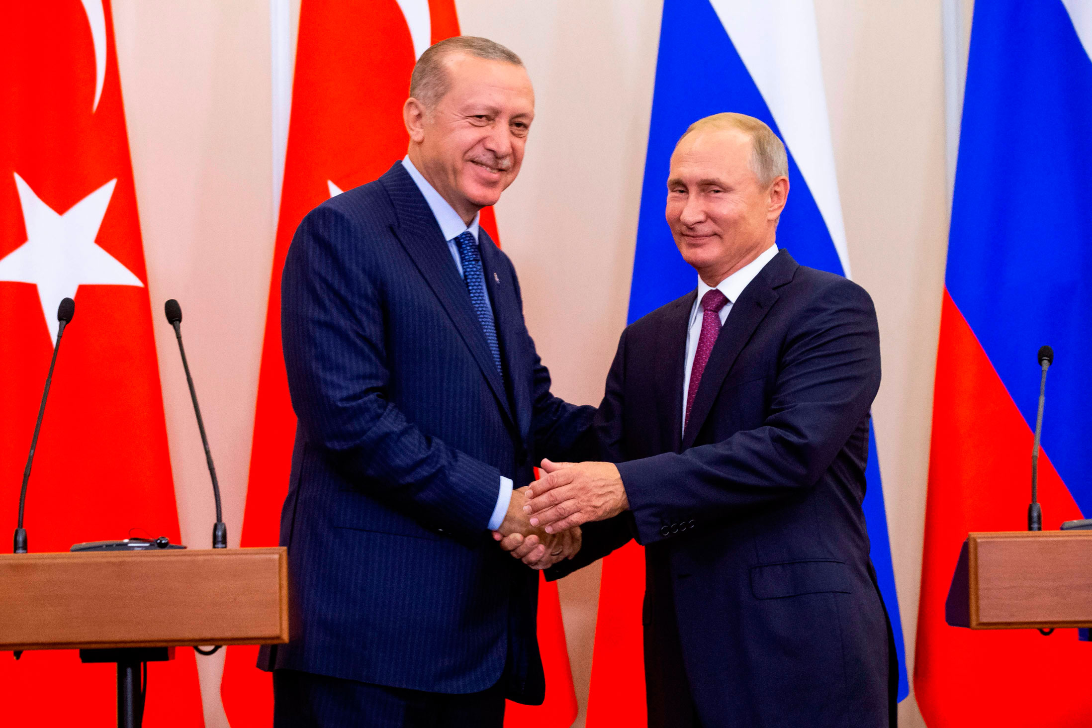 الرئيسان الروسي فلاديمير بوتين والتركي رجب طيب اردوغان جنبا ادلب هجوما كاسحا لكن الهدنة قد تنهار سريعا