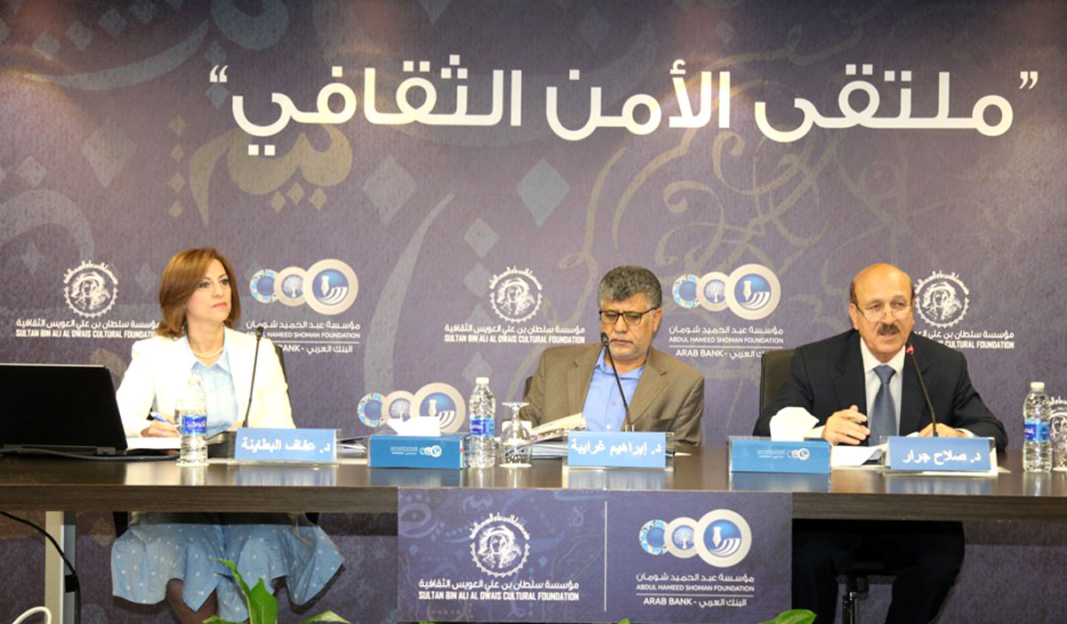 أثر الانفجار المعرفي والثورة التكنولوجية على اللغة العربية