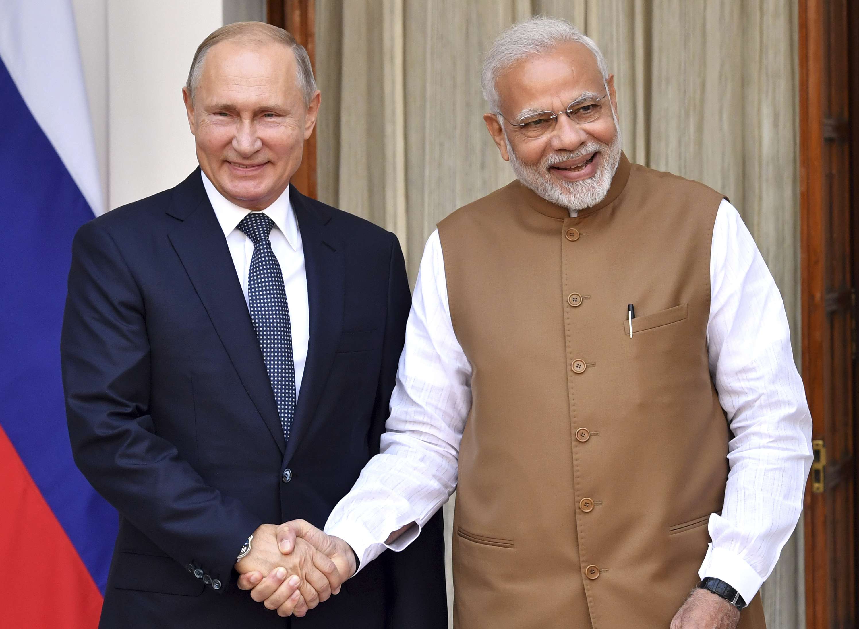 فلادمير بوتين ورئيس الوزراء الهندي