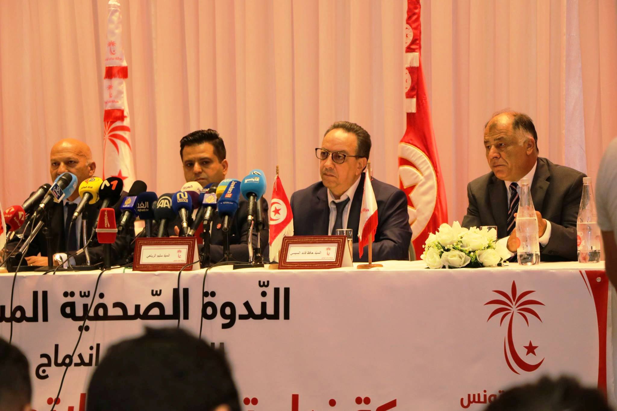 نداء تونس بدأ بالاندماج مع حزب الوطني الحرّ استعدادا لمواجهة النهضة الاسلامية