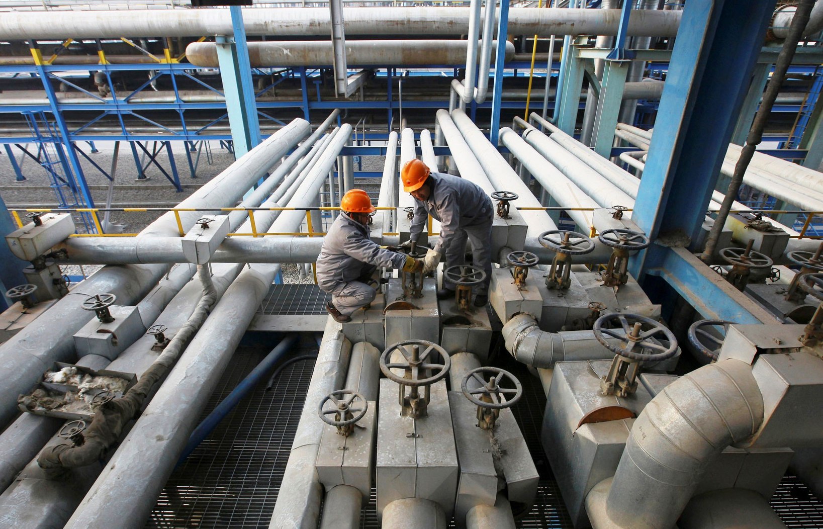 السعودية عازمة على منع حدوث اضطراب في امدادات النفط إلى السوق العالمية
