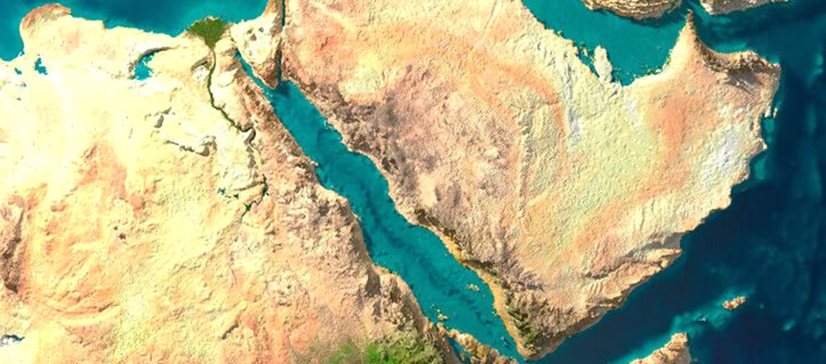 قامت الدول الكبرى دائما بإنشاء قواعد عسكرية فيه