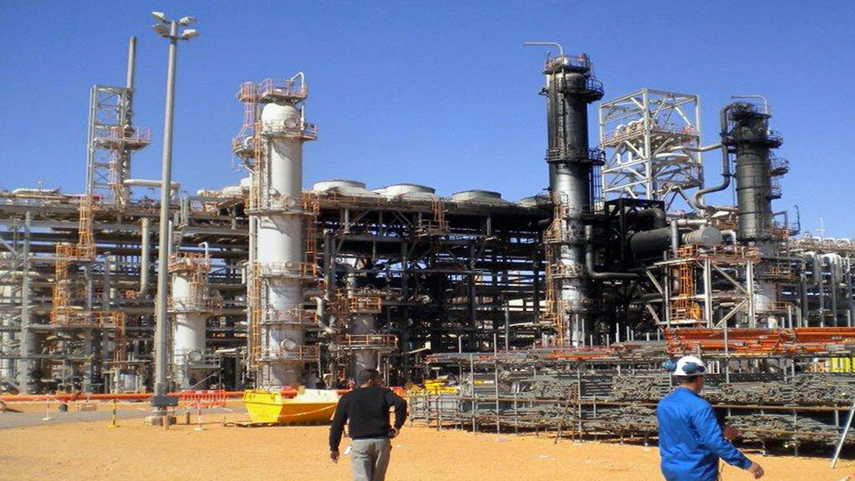 اعتماد الجزائر المفرط على النفط أدخلها في أزمة حادة بمجرد انهيار الاسعار في 2014