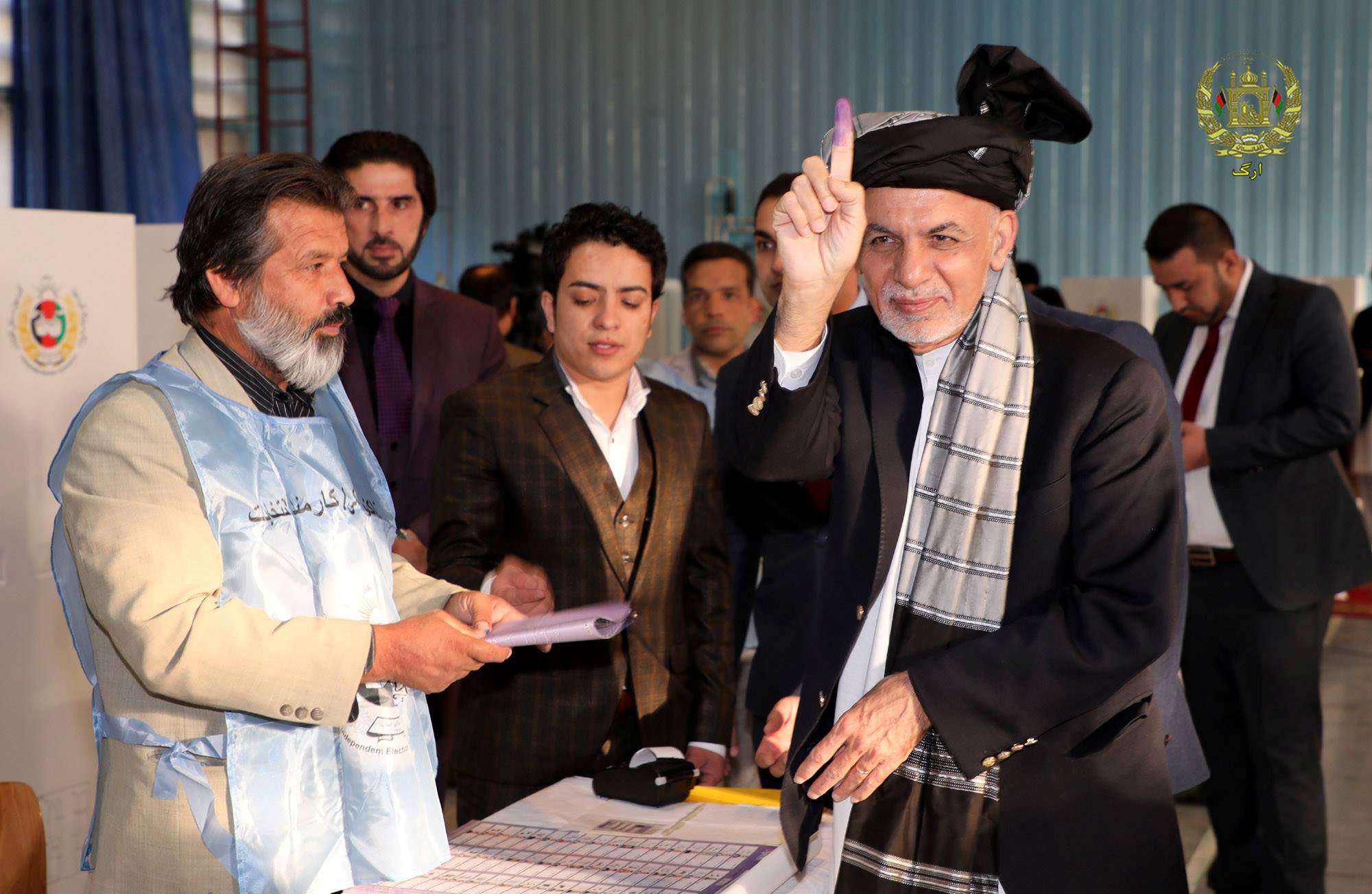 أشرف غني يحفز الافغان على التصويت