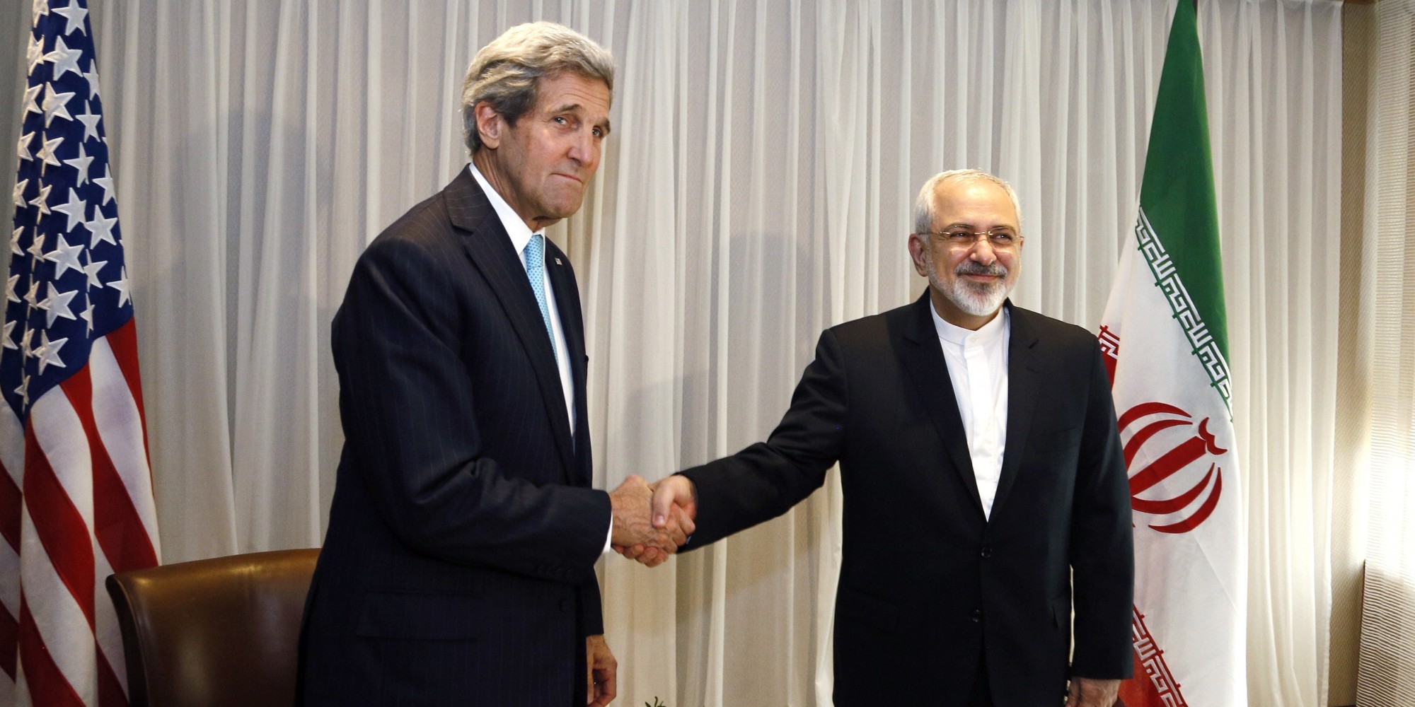 وزير الخارجية الأميركي السابق جون كيري التقى وزير الخارجية الإيراني محمد جواد ظريف