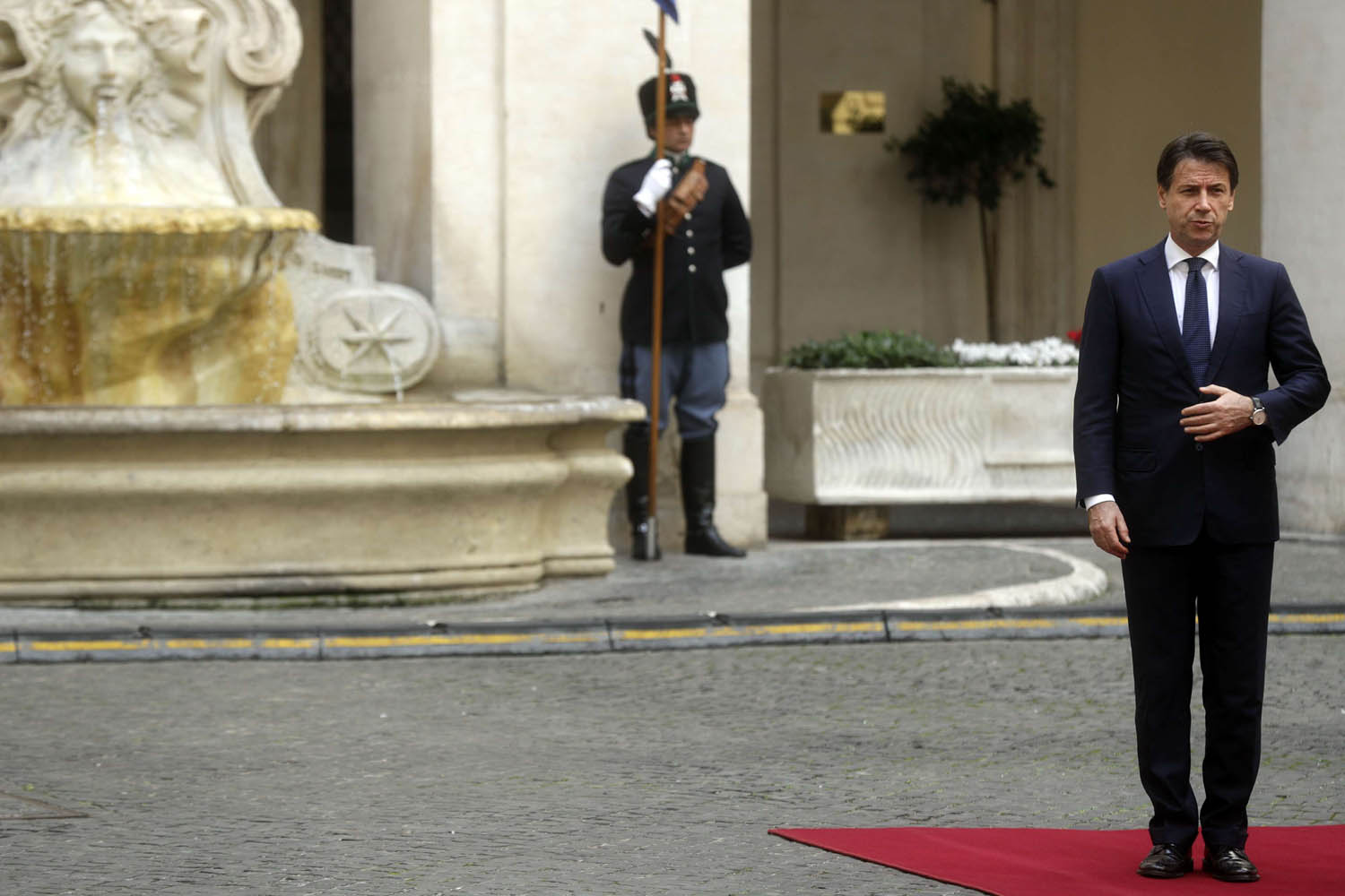 رئيس الوزراء الإيطالي جوسيبي كونتي ينتظر وصول فايز السراج رئيس حكومة الوفاق الوطني