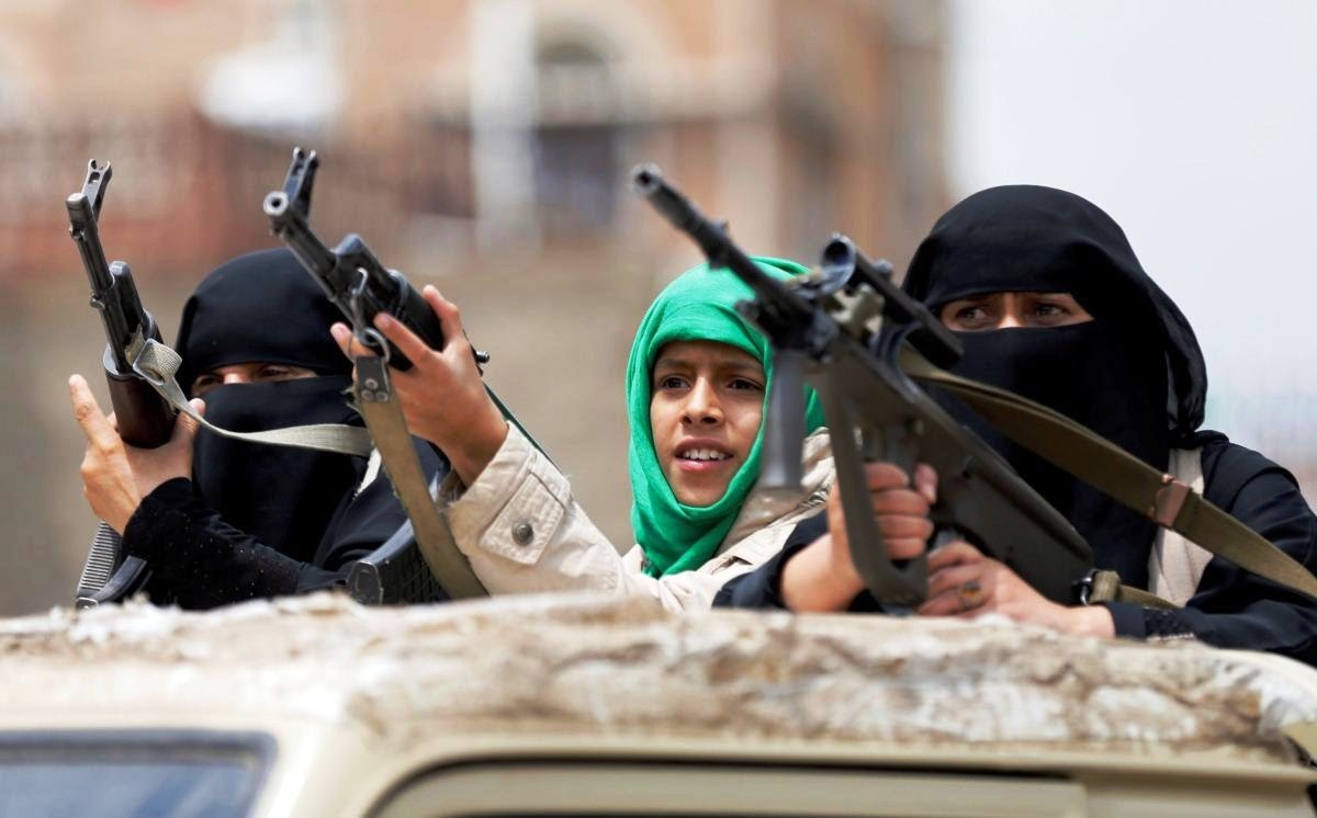 ميليشيا الحوثي النسوية تقتحم جامعة صنعاء