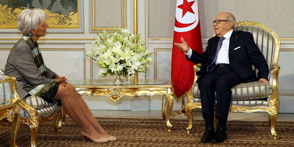 الرئيس التونسي الباجي قائد السبسي في لقاء سابق مع مديرة صندوق النقد الدولي كريستين لاغارد
