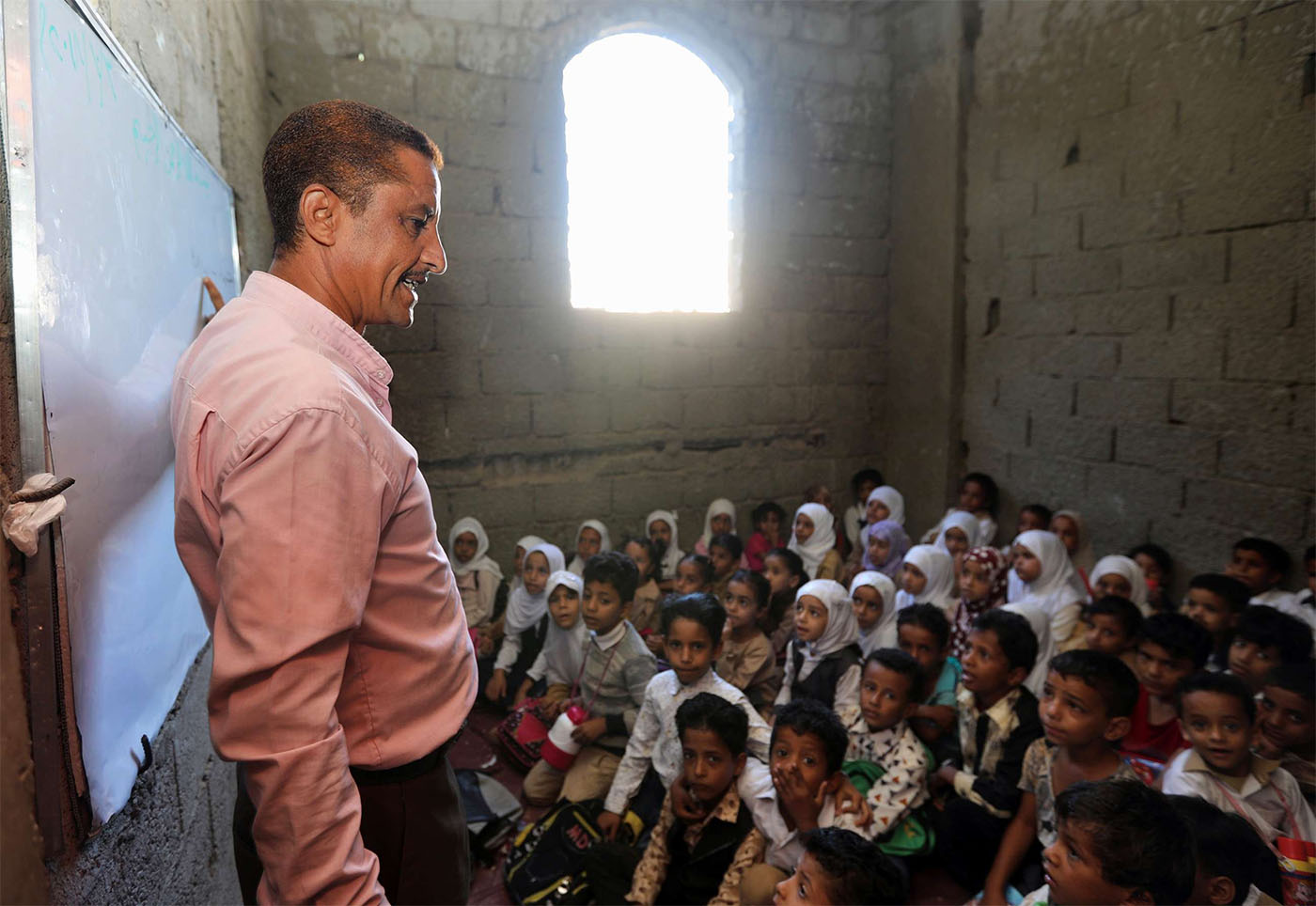 Yemeni children attend class in a house turned into a makeshift school in the southwestern city of Taiz 