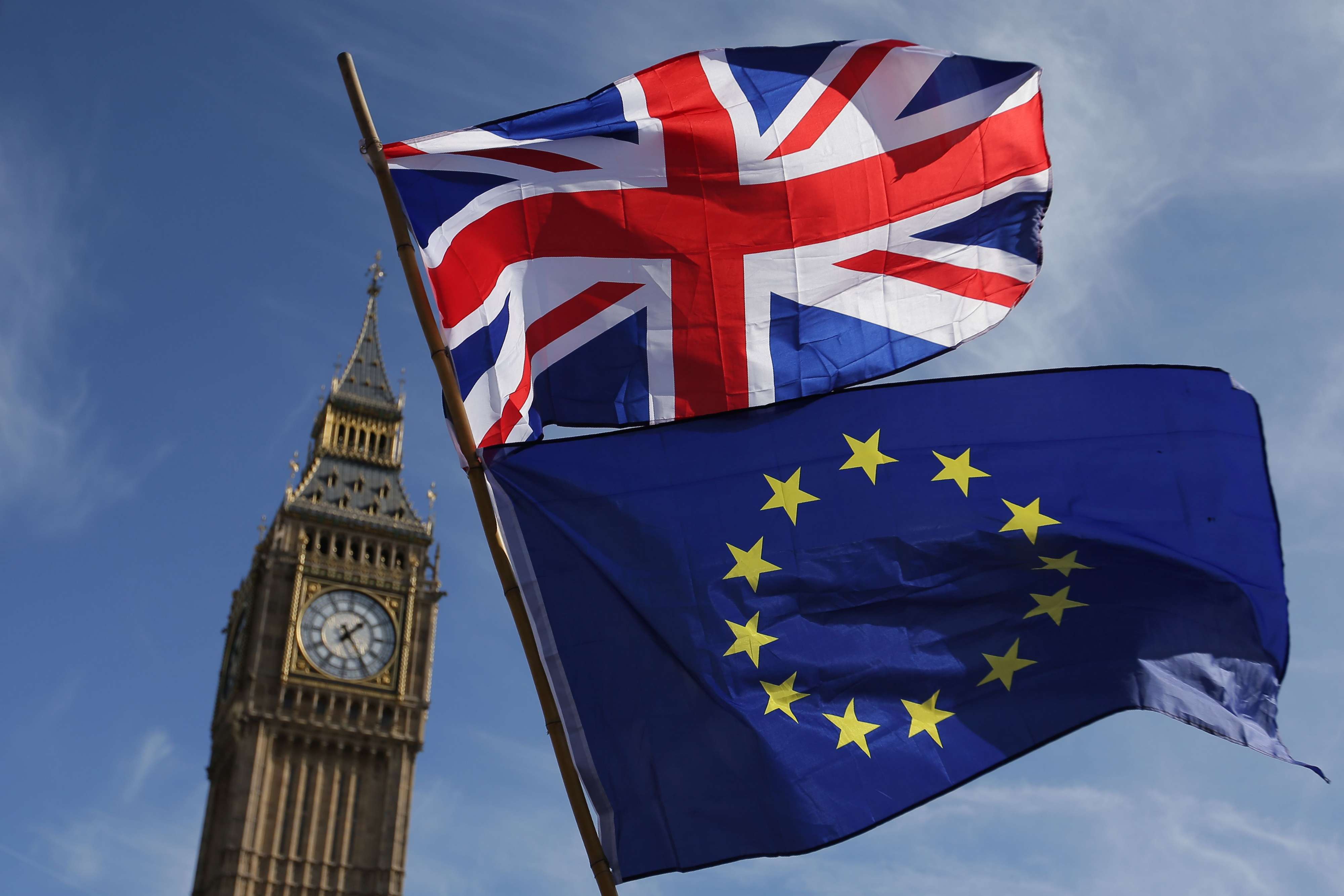 علما برطانيا والاتحاد الأوروبي