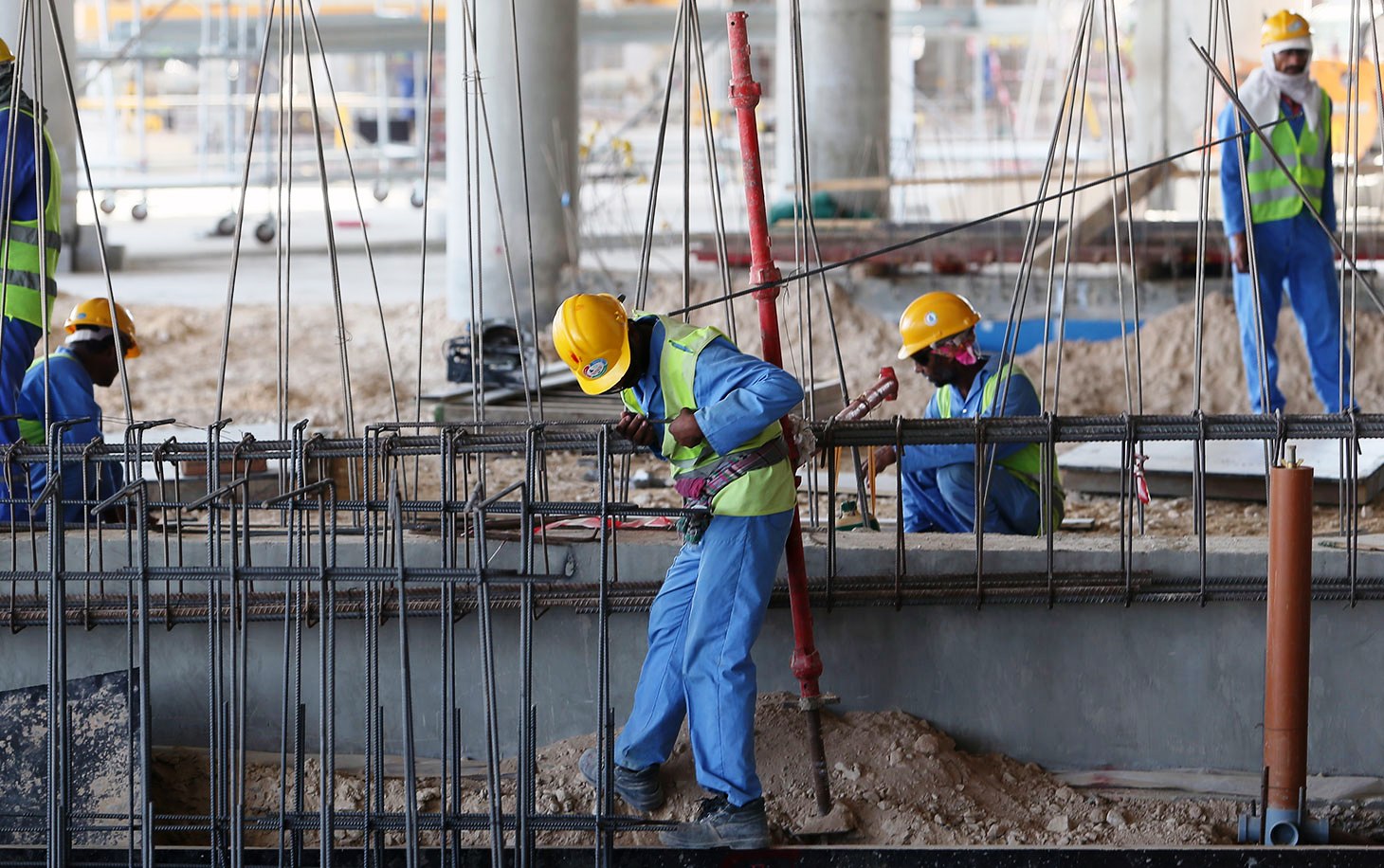 قطر واجهت انتقادات دولية حادة بسبب ظروف العمل القاسية في منشآت المونديال