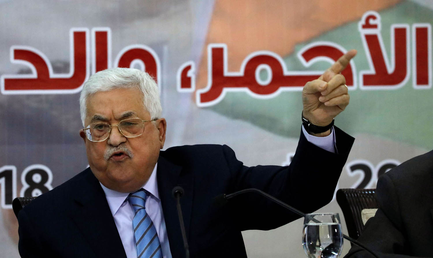 الرئيس محمود عباس خلال انعقاد المجلس المركزي