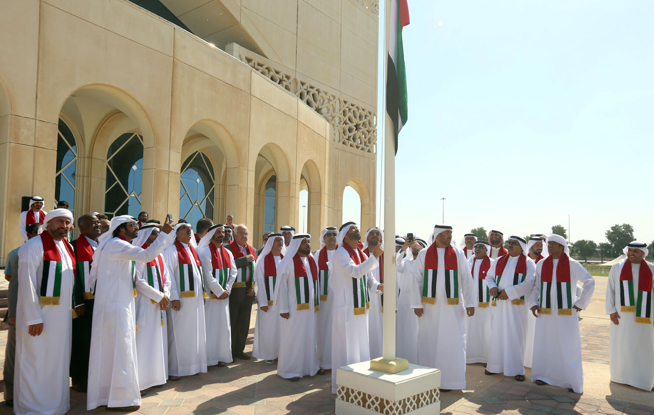 وَليبق علمُ الإمارات عَالياً