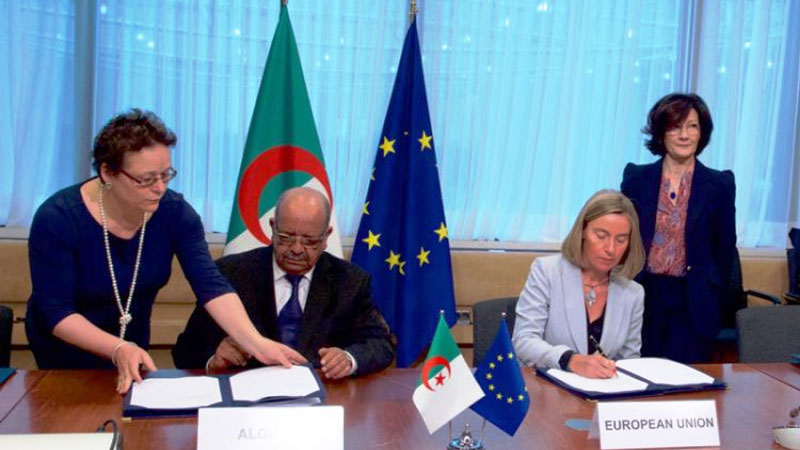 مفوضة الأمن والسياسة الخارجية بالاتحاد الأوروبي في لقاء سابق مع وزير الخارجية الجزائري