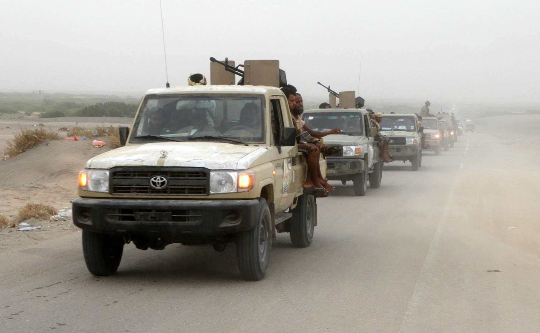 A column of Yemeni pro-government forces.