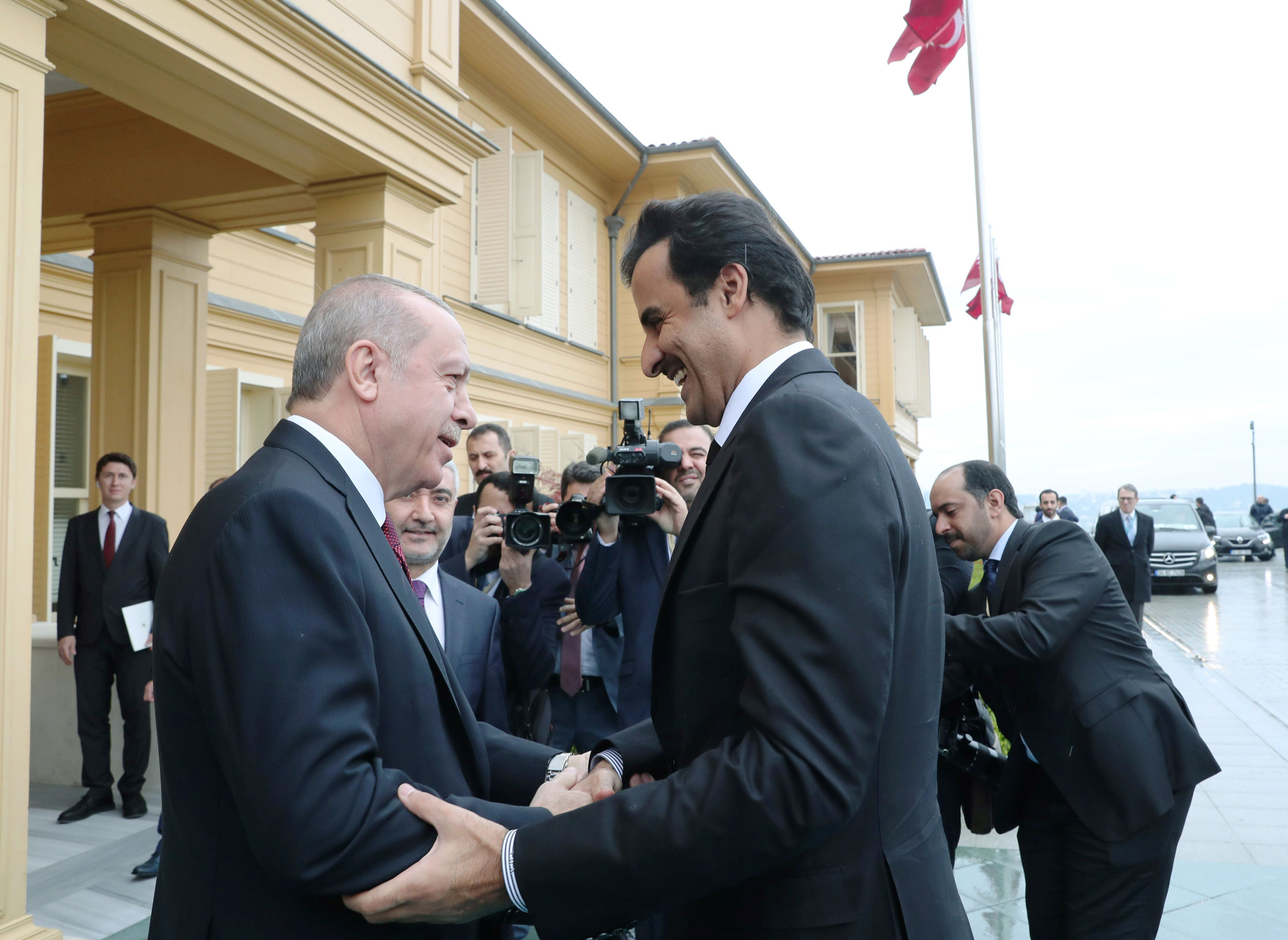 الرئيس التركي رجب طيب اردوغان يستقبل أمير قطر الشيخ تميم بن حمد