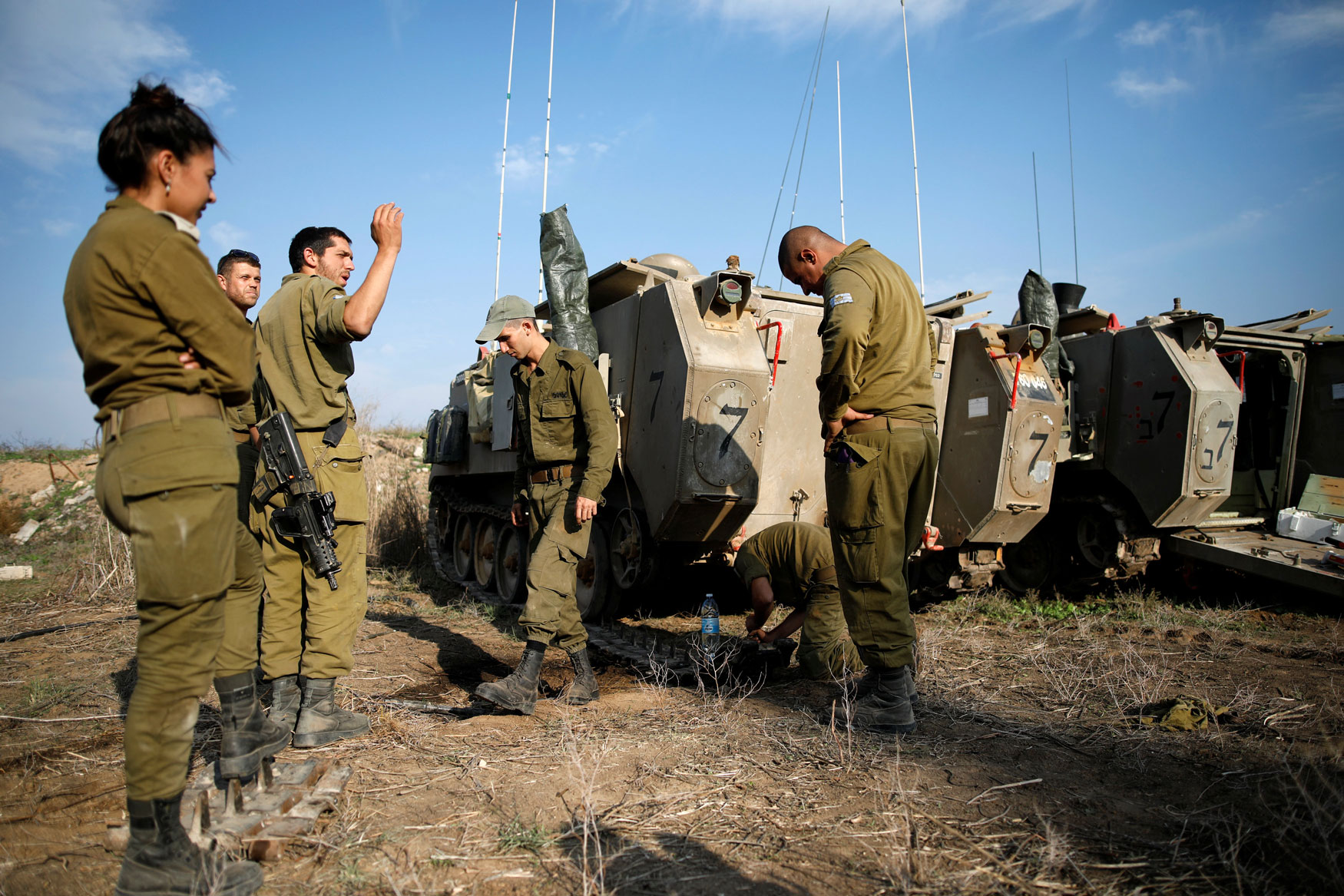 اسرائيل تدفع بتعزيزات عسكرية اضافية باتجاه غزة