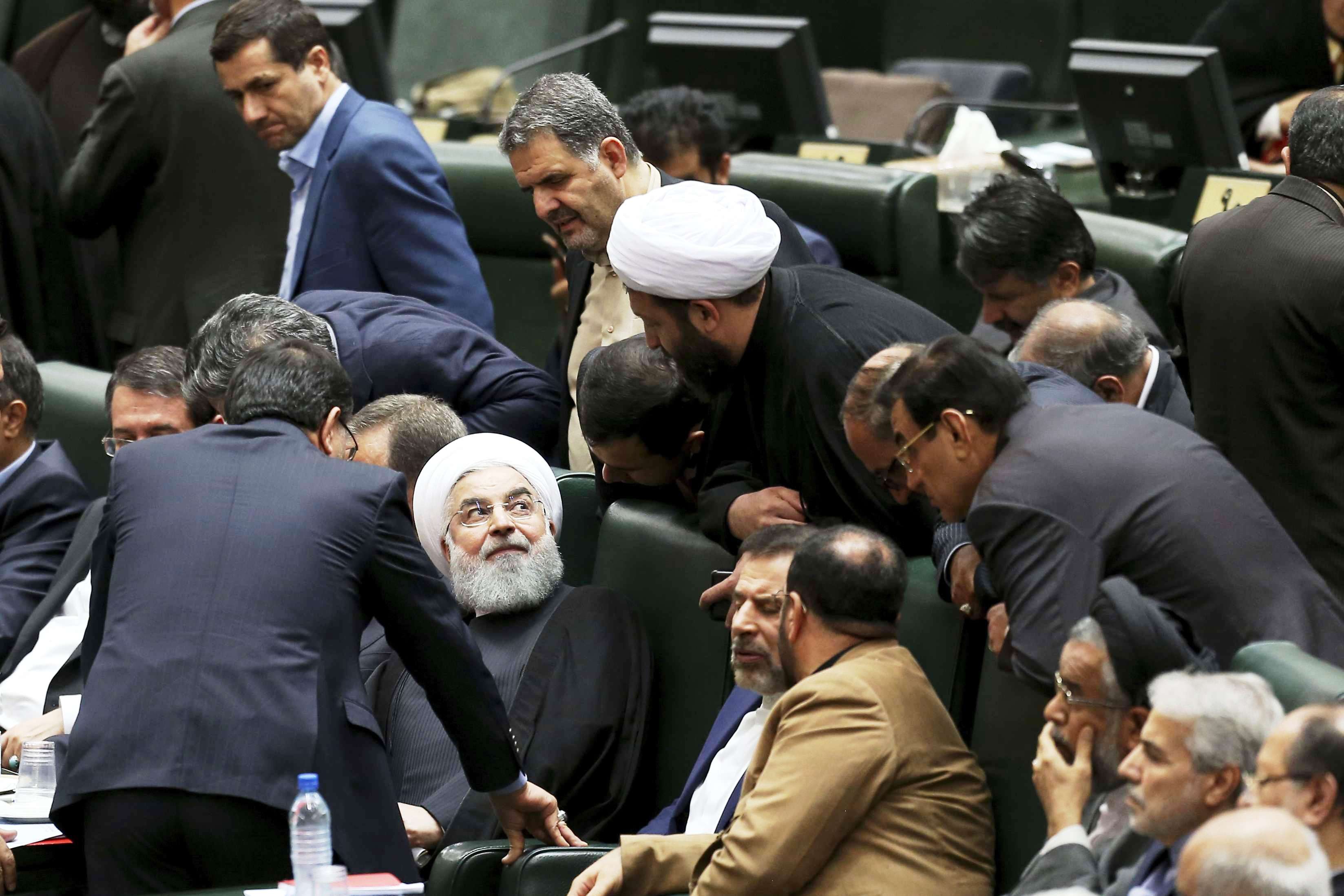 الرئيس الإيراني حسن روحاني في جلسة سابقة لمجلس الشوريى الاسلامي (البرلمان)