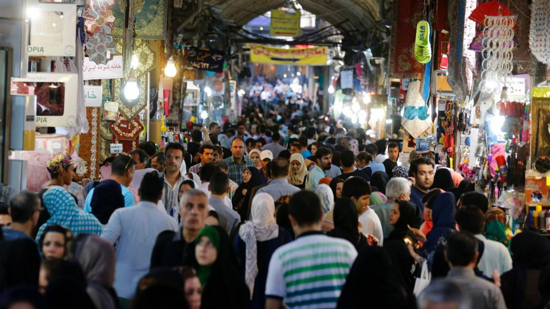 الايرانيون يواجهون أزمة سيولة وشحا في النقد الأجنبي