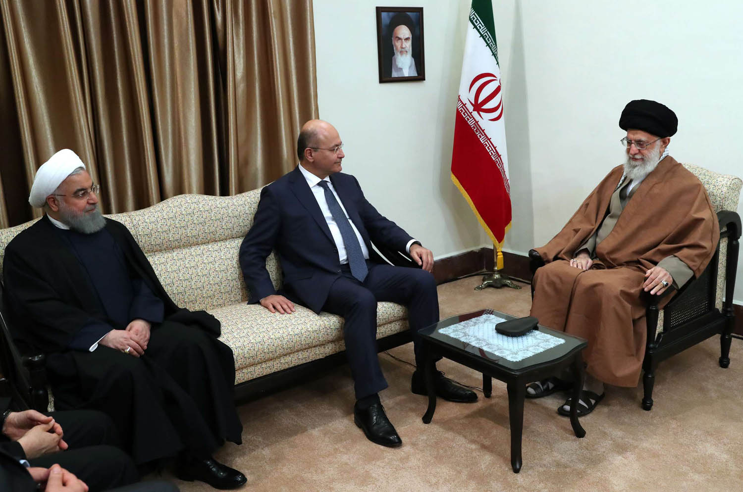 المرشد الأعلى علي خامنئي يستقبل الرئيس العراقي برهم صالح بحضور الرئيس الإيراني حسن روحاني