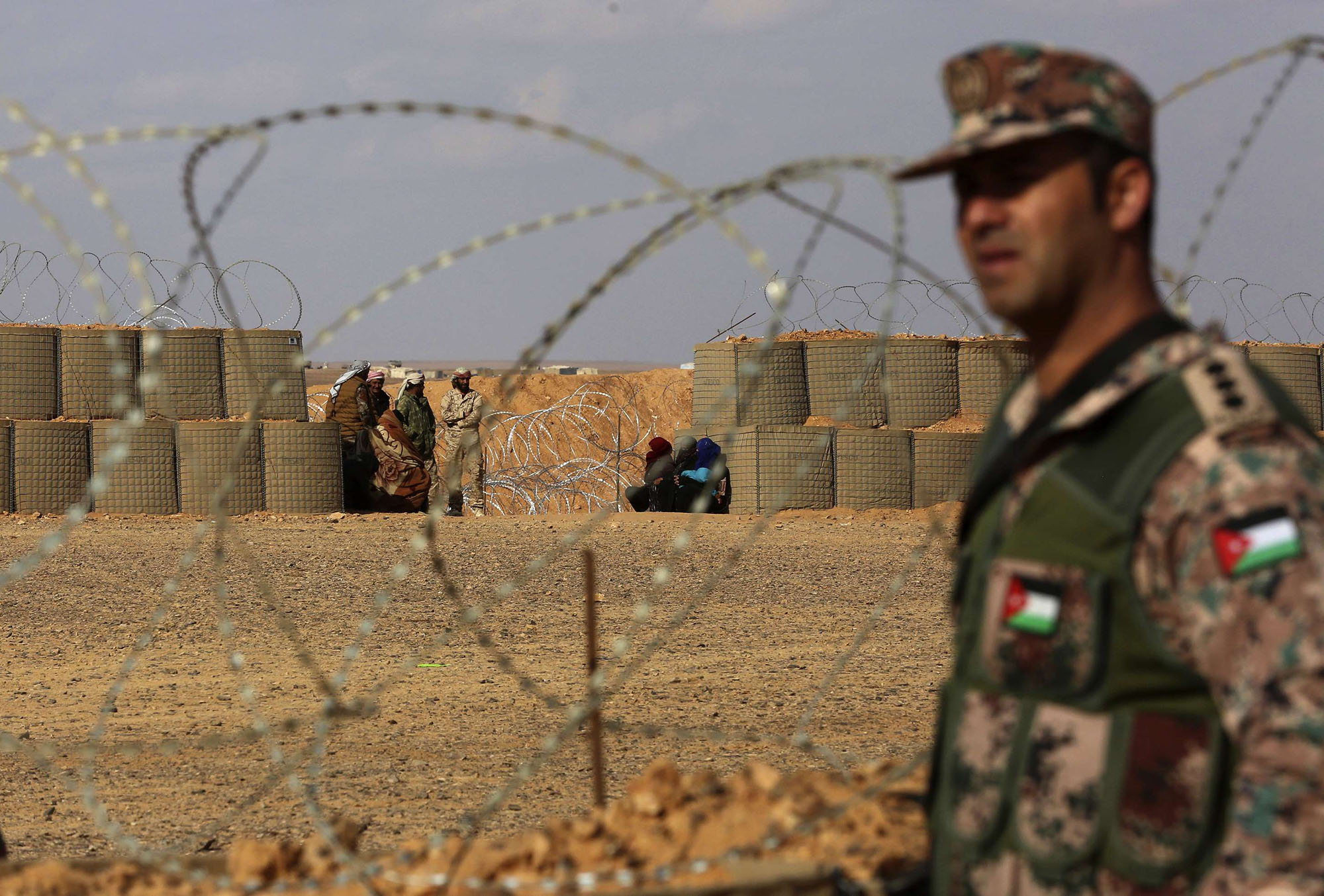 الأردن أغلق الحدود بعد مقتل سبعة من جنوده على يد الدولة الاسلامية