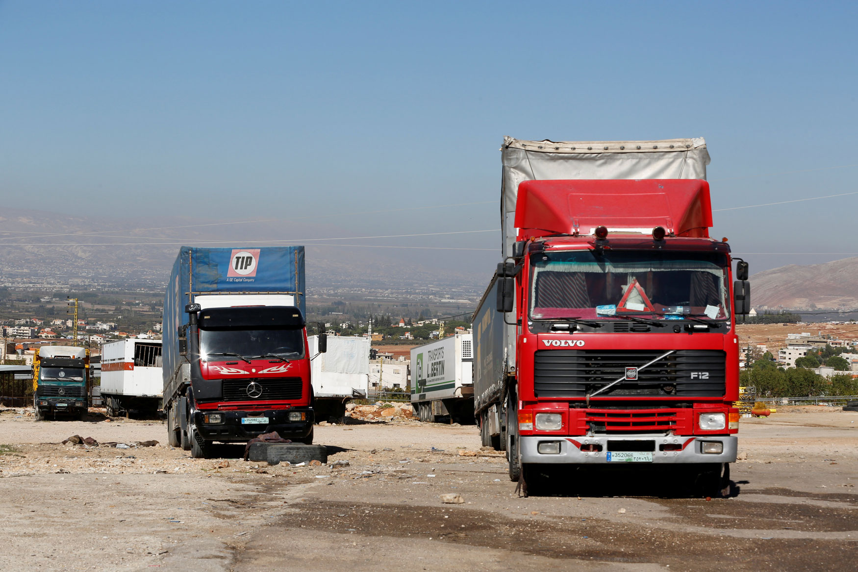 40 شاحنة فقط تدخل سوريا من لبنان يوميا مقارنة بما يصل إلى 400 شاحنة قبل 2011