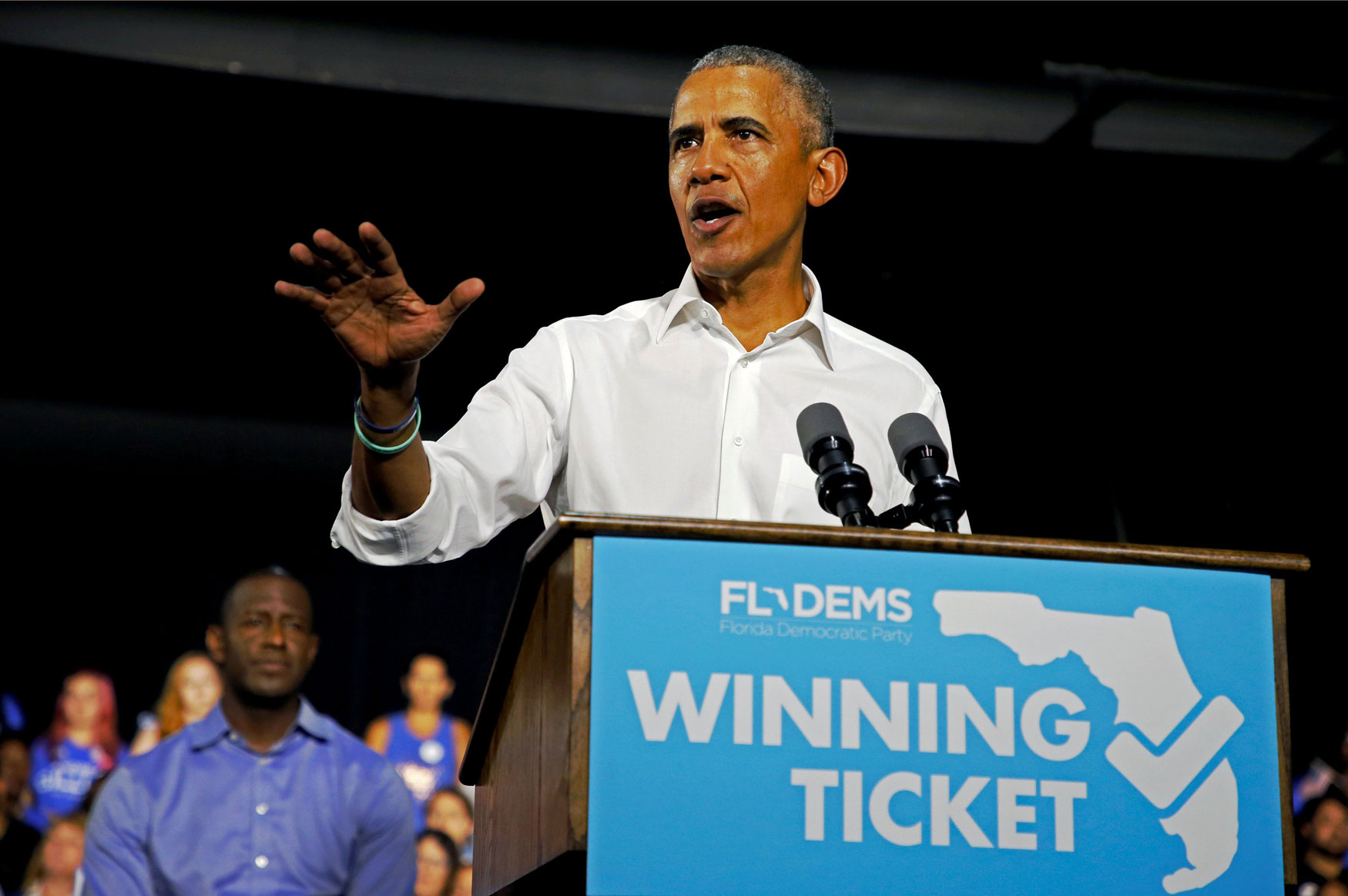 الرئيس الاميركي السابق باراك أوباما يحفز الناخبين للتصويت لصالح الديمقراطيين باستعراض "أخطاء" ترامب