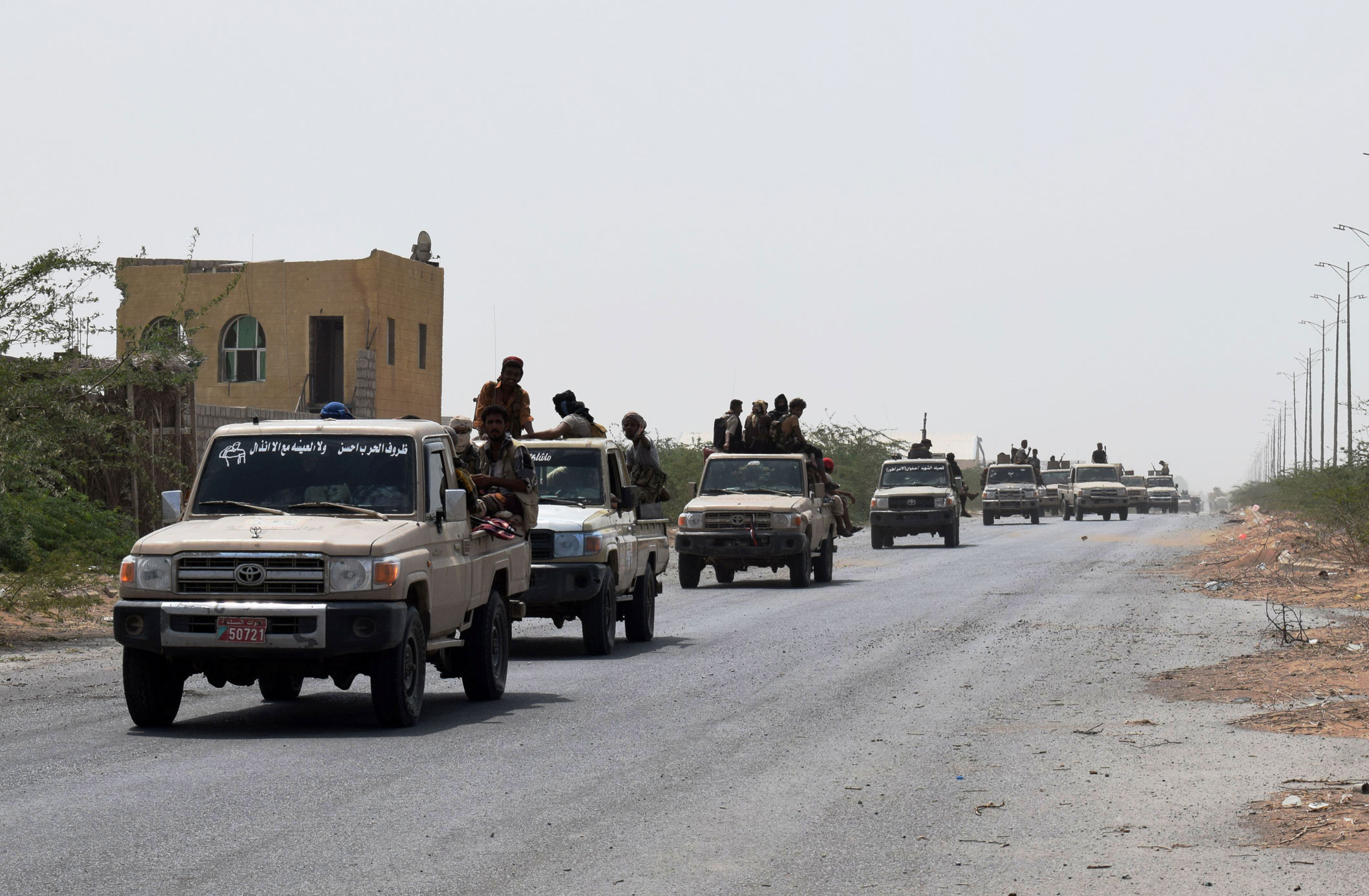 القوات اليمنية تواصل تقدمها في شرقي وغربي الحديدة