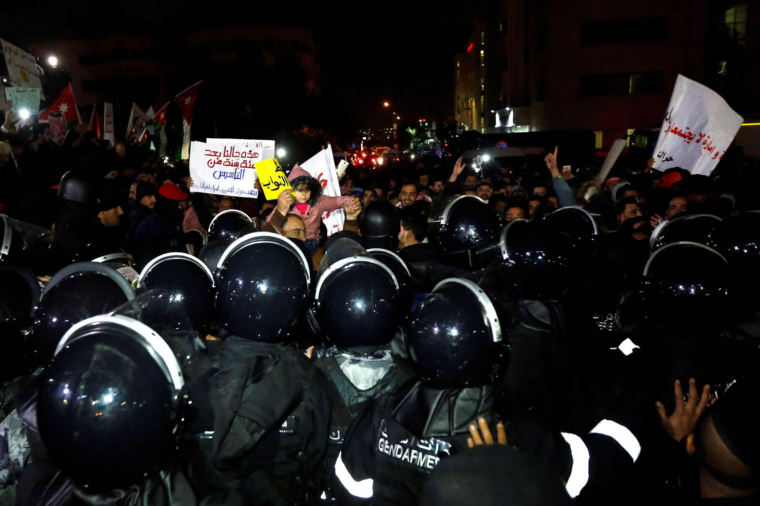 قوات الأمن تحاصر تظاهرة في عمان ضد التقشف