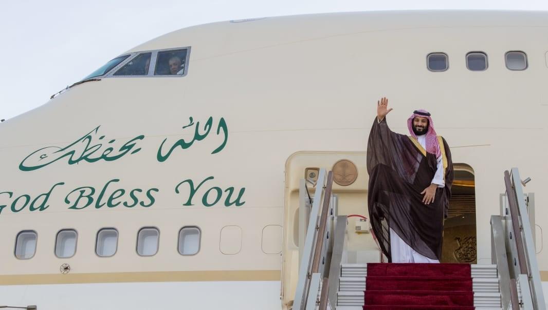 ولي العهد السعودي الأمير محمد بن سلمان يغادر الجزائر 