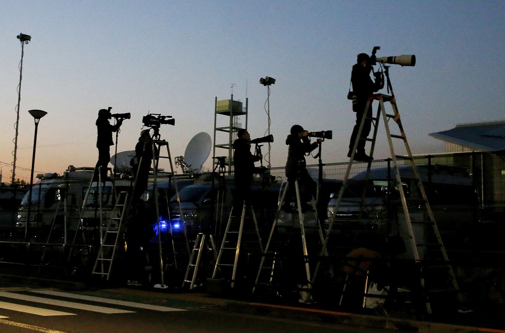 صحافيون في انتظار الافراج عن غصن في وقت مبكر من الصباح