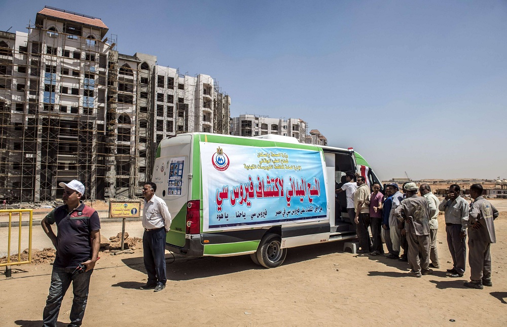 سيارة طبية ضمن حملة مصر للقضاء على التهاب الكبد 'سي'