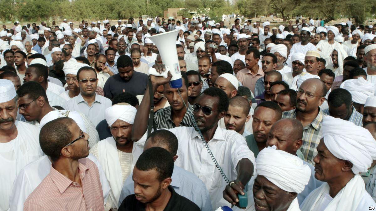 الاحتجاجات الشعبية تطرق أبواب السودان بقوة
