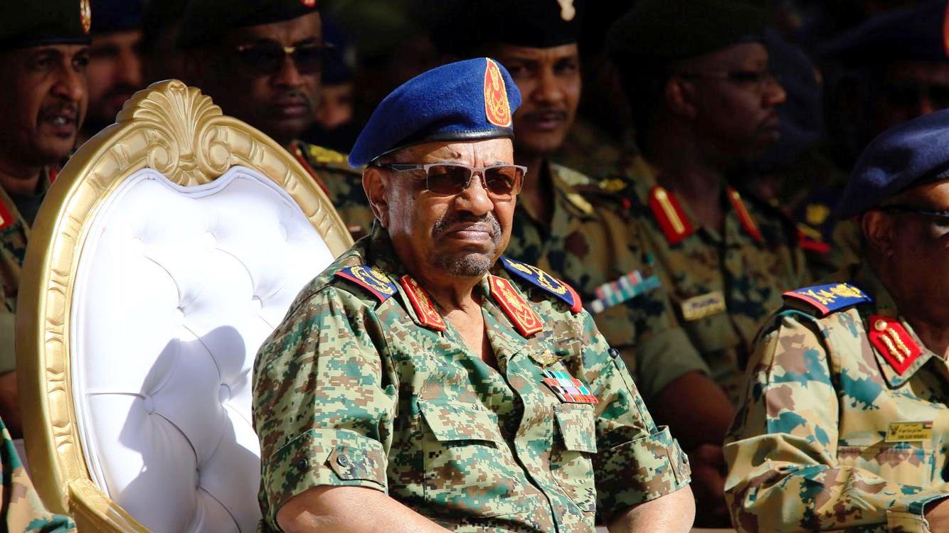 الرئيس السوداني عمر البشير يواجه وضعا صعبا