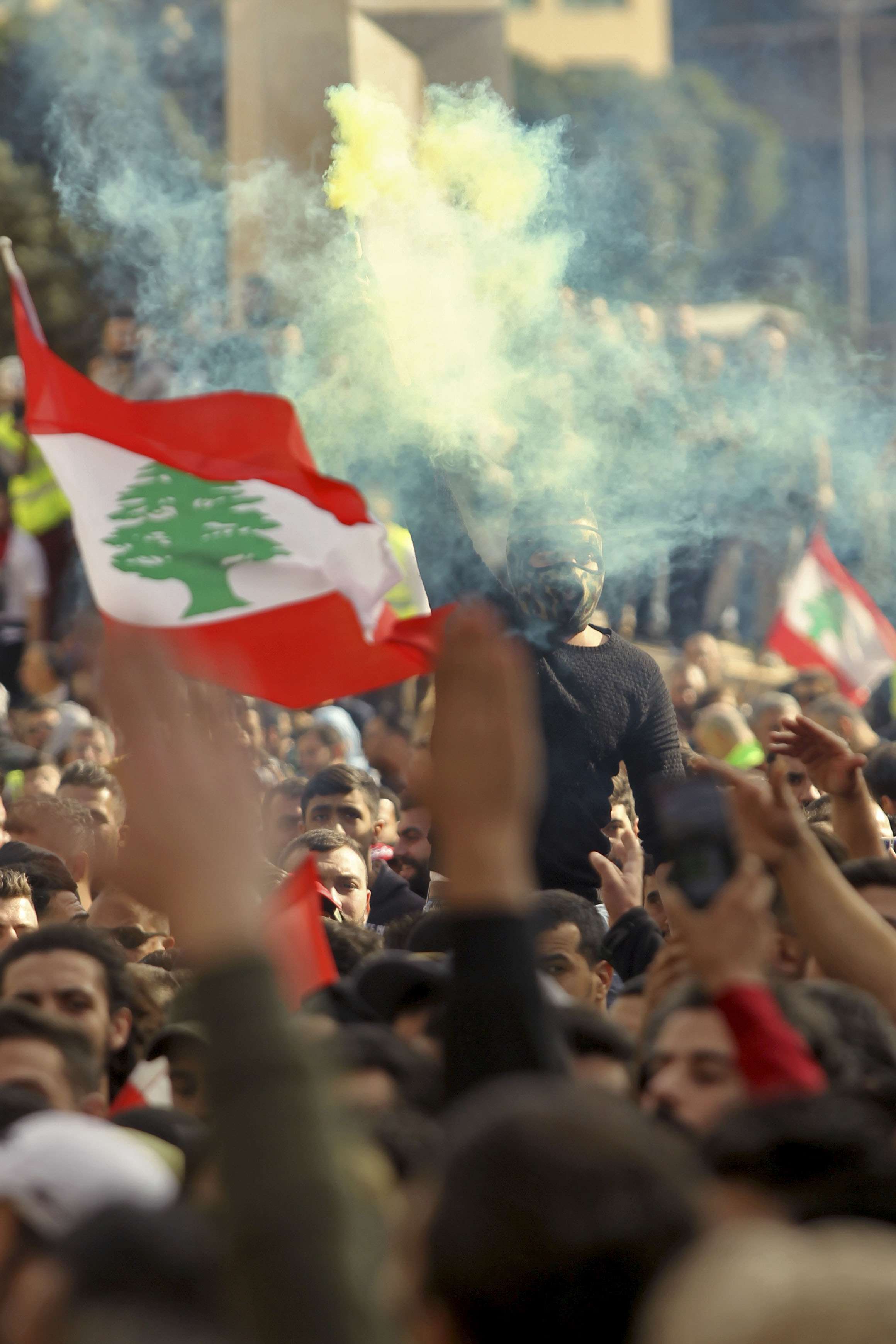 متظاهرون لبنانيون