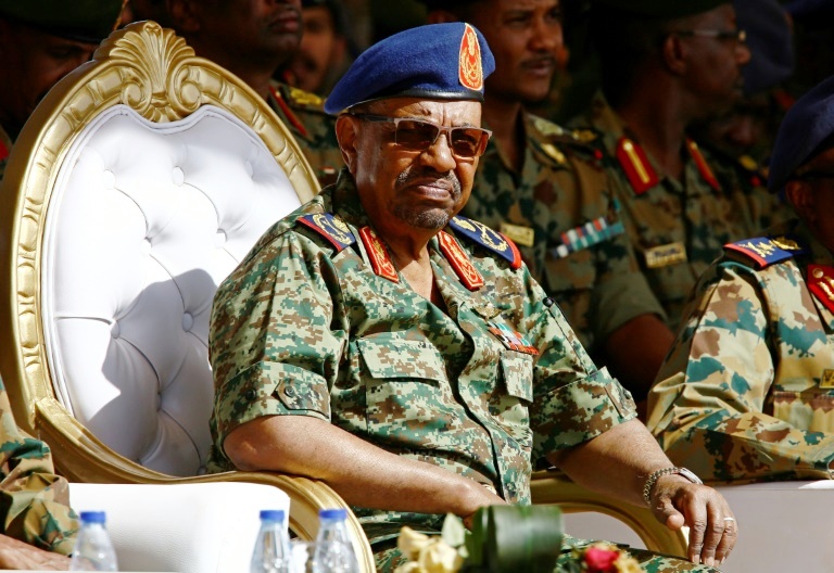 عمر البشير يحكم السودان بقبضة حديدة منذ توليه الحكم في 1989