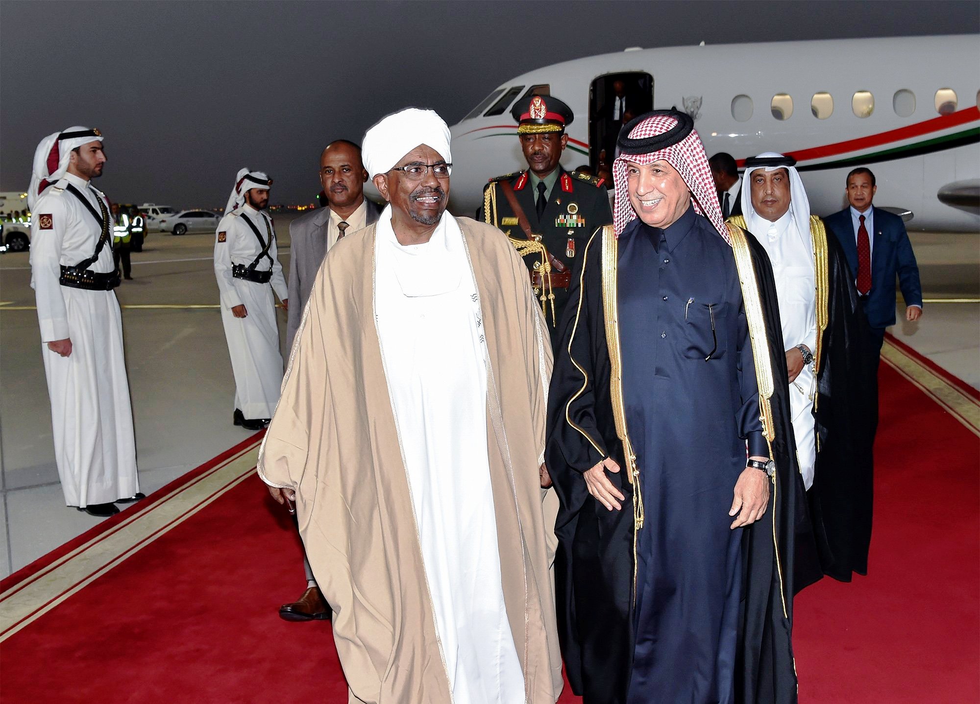 سلطان بن سعد المريخي وزير الدولة القطري للشؤون الخارجية يستقبل الرئيس السوداني