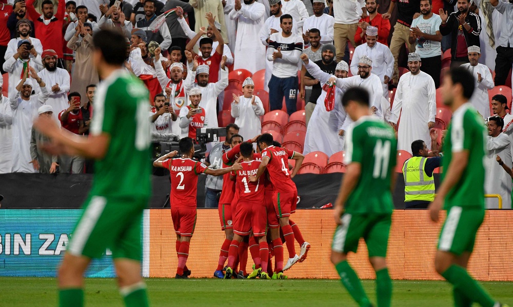 لاعبو منتخب عمان يحتفلون بالفوز على تركمانستان والتأهل