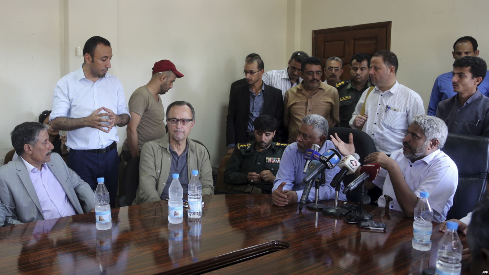 باتريك كمارت يترأس أول اجتماع للجنة تضم طرفي النزاع اليمني 