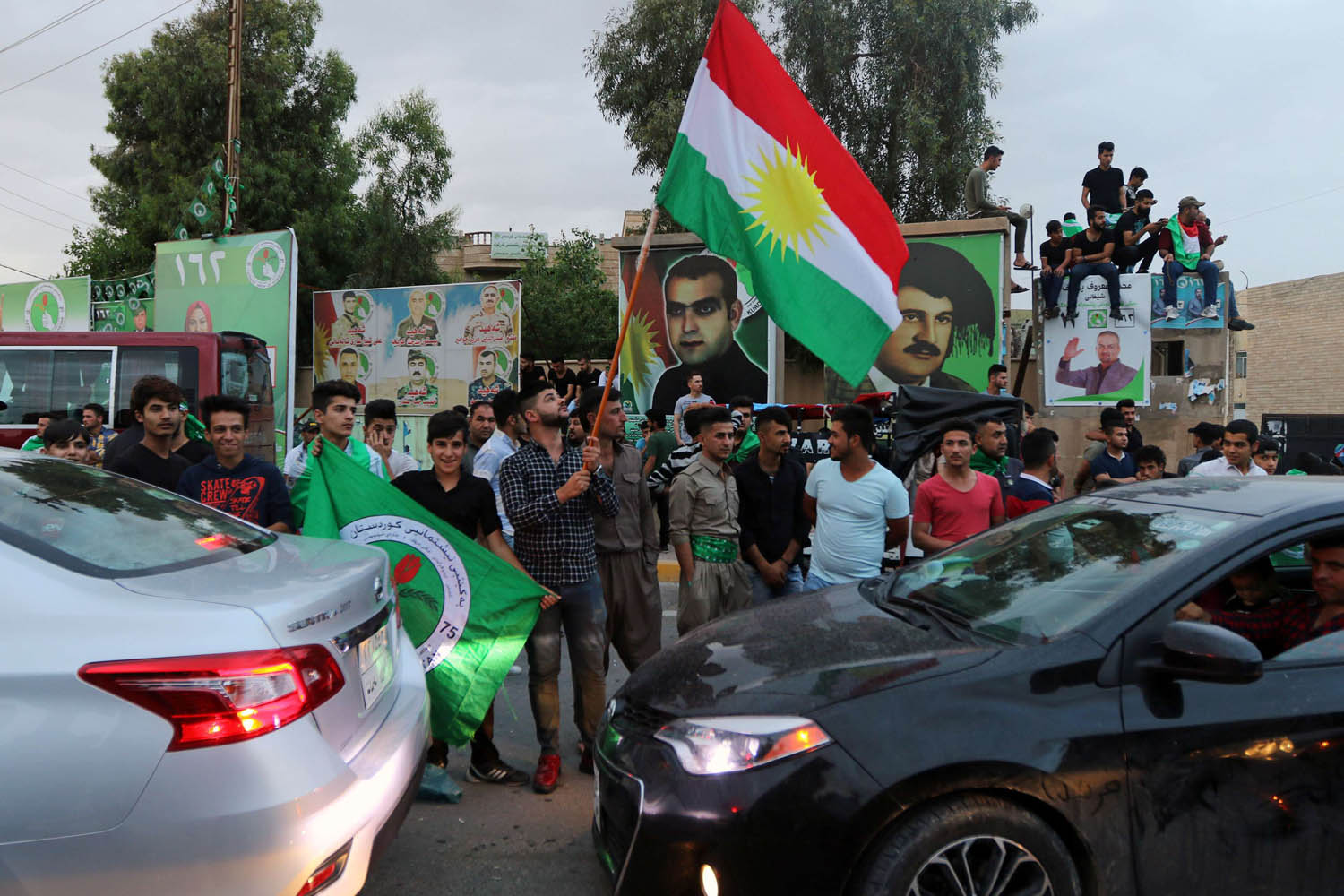 أكراد يحتفلون بفوز مرشحيهم في كركوك