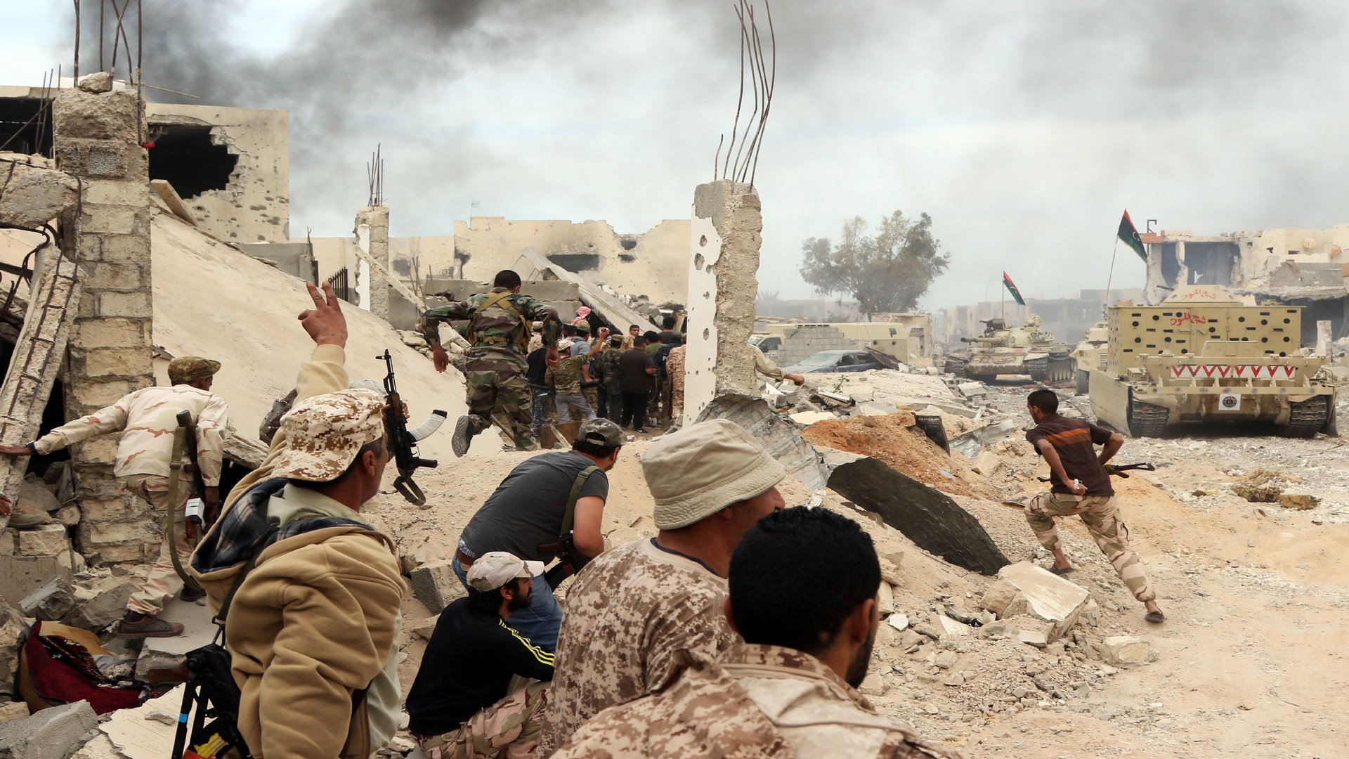 الاشتباكات المسلحة في جنوب طرابلس تفاقم متاعب حكومة الوفاق الوطني