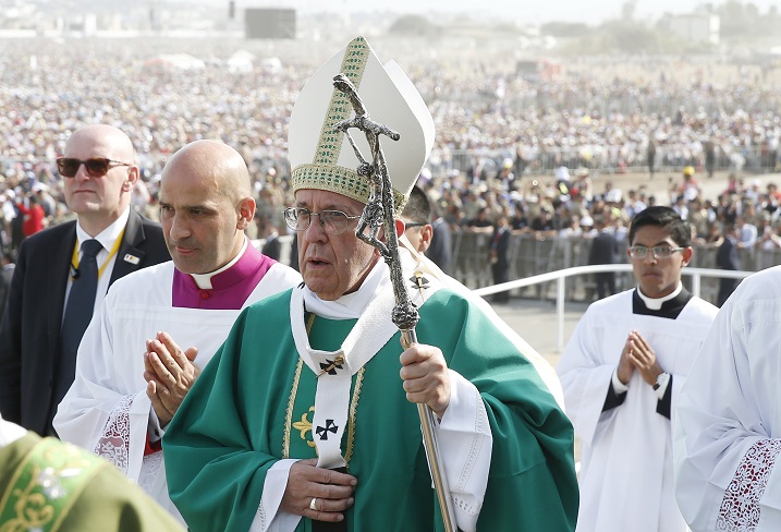 البابا فرنسيس خلال مراسم القداس